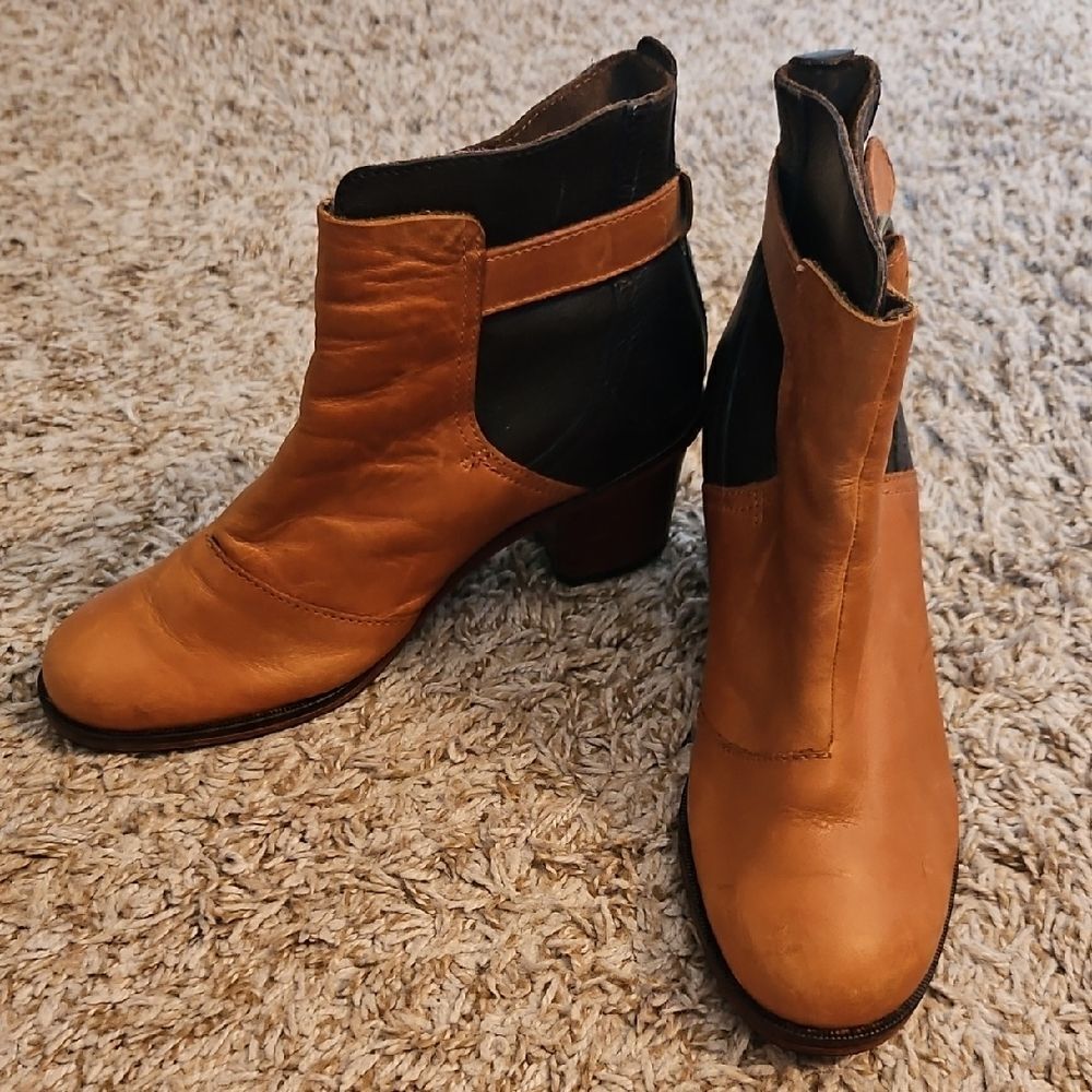 J Shoes Hardwick Ankle Boots Two-Tone Leather Stacked Heel EU 36 US 6